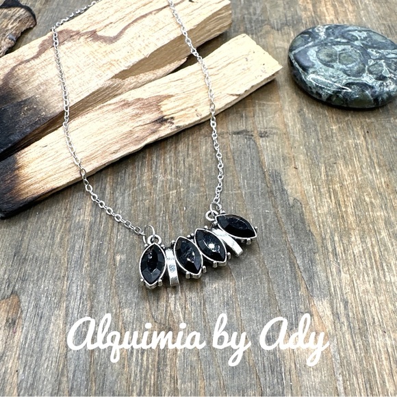 Alquimia Jewelry - DAINTY CLASSIC SILVER BLACK CRYSTALS   NECKLACE
